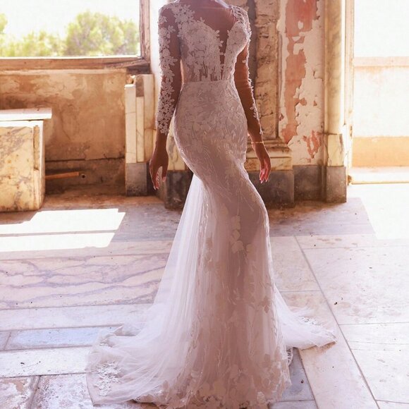 Women's Elegant Luxurious Embroidered Lace Sheer Long Sleeve wedding dress - Picture 5 of 5